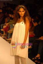 Model walk the ramp for Payal Singhal Show at The ABIL Pune Fashion Week Day 2 on 19th Nov 2010 (6).JPG